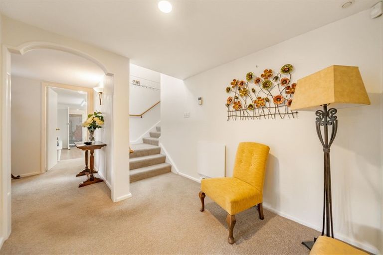 Photo of property in 32 Chatsworth Road, Silverstream, Upper Hutt, 5019