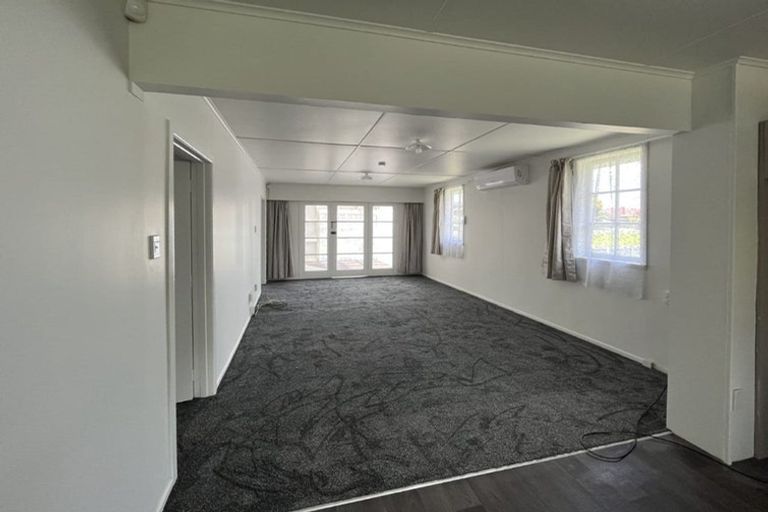 Photo of property in 41 Churchill Avenue, Manurewa, Auckland, 2102
