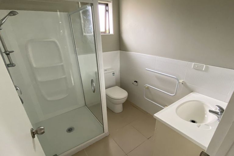 Photo of property in 33 La Trobe Street, Pakuranga Heights, Auckland, 2010