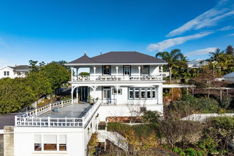 Photo of property in 15 Colenso Avenue, Hospital Hill, Napier, 4110