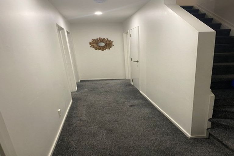 Photo of property in 69a/3 Chivalry Road, Glenfield, Auckland, 0629