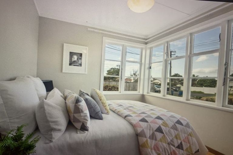 Photo of property in 21 Fairfax Avenue, Northcote, Auckland, 0627