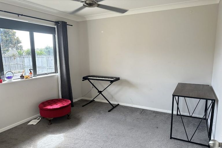 Photo of property in 13 Ripple Grove, Waiuku, 2123