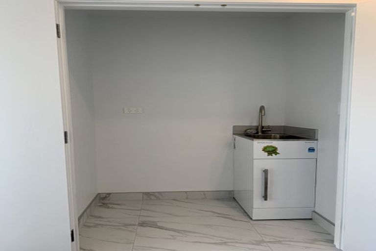 Photo of property in 1/3 Fairdale Place, Birkdale, Auckland, 0626