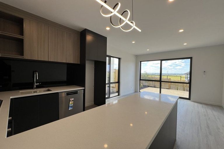 Photo of property in 24 Neretva Avenue, Massey, 0614