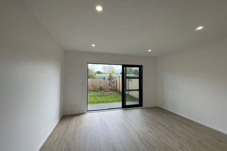 Photo of property in 8 Rauemi Way, Te Atatu South, Auckland, 0610