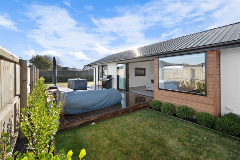 Photo of property in 6 Maleny Lane, Rolleston, 7615