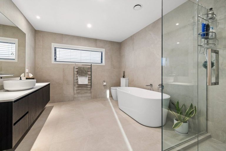 Photo of property in 29 Oscar Road, Greenhithe, Auckland, 0632