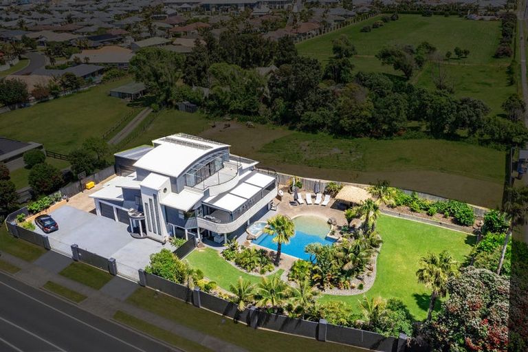 Photo of property in 4a Sandhurst Drive, Papamoa Beach, Papamoa, 3118