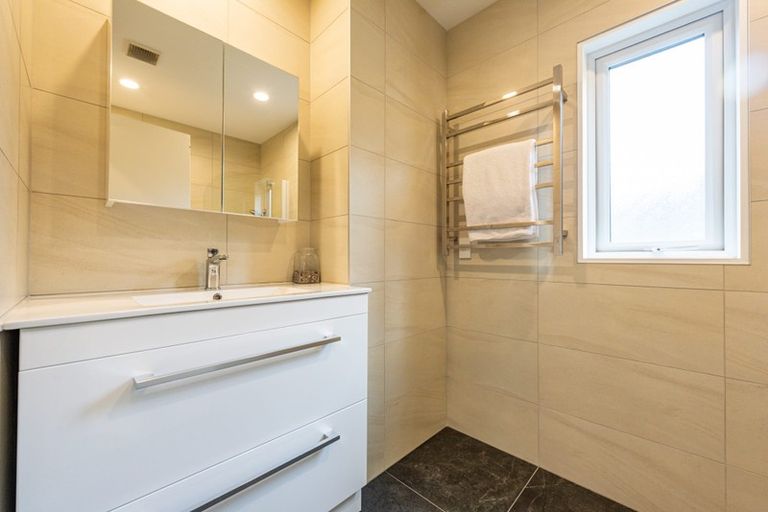 Photo of property in 52 Grays Road, Plimmerton, Porirua, 5026