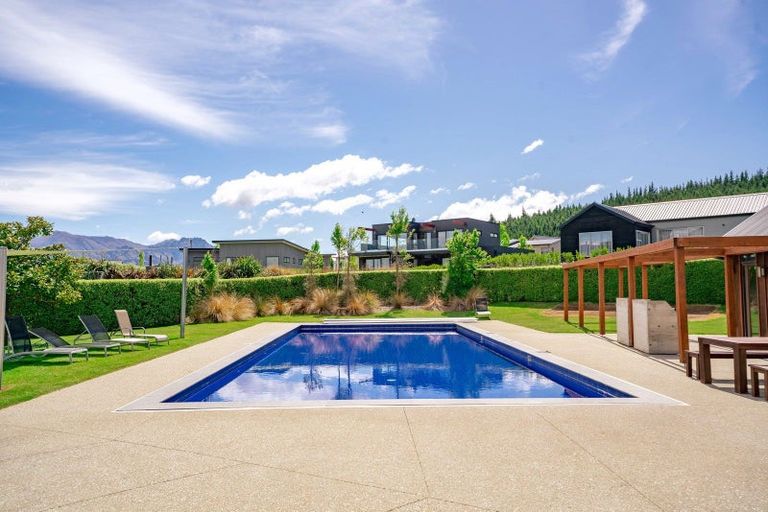 Photo of property in 49 Forest Heights, Wanaka, 9305