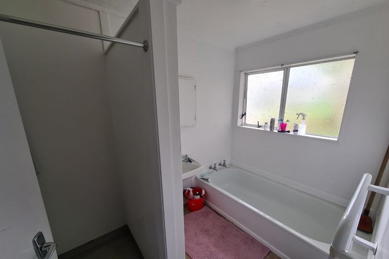 Photo of property in 77 Stewart Drive, Newlands, Wellington, 6037