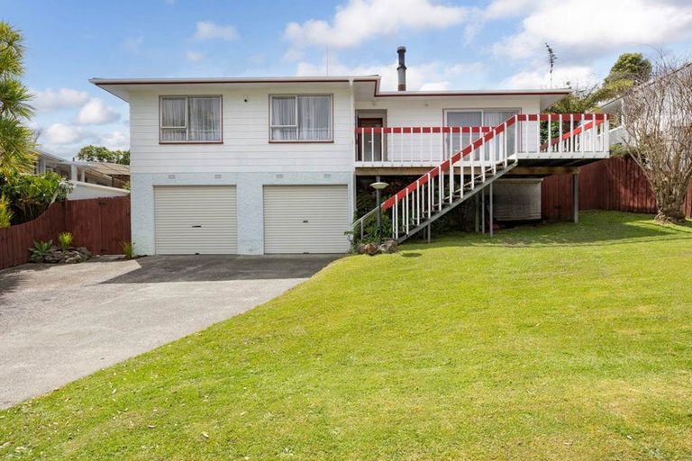Photo of property in 15 Longreach Drive, Sunnyvale, Auckland, 0612