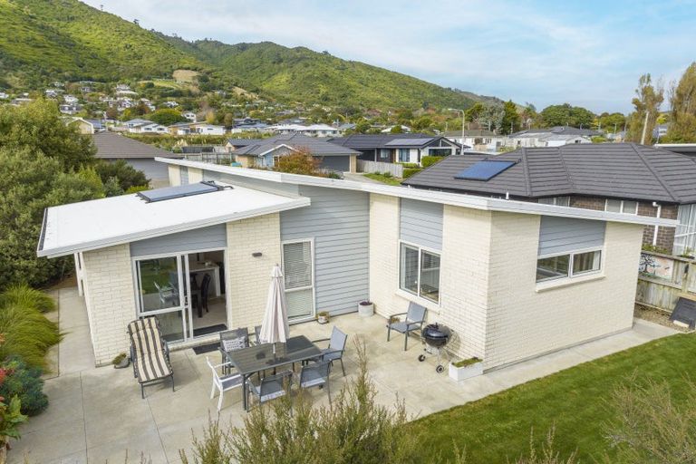 Photo of property in 23 Mahia Lane, Waikanae, 5036