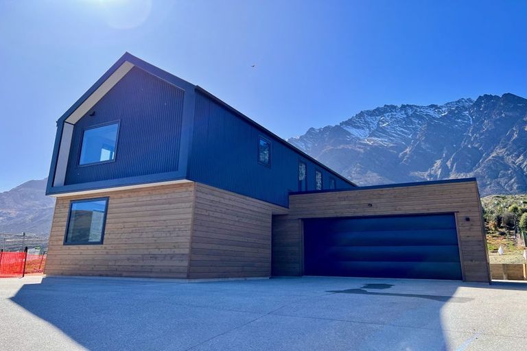 Photo of property in 3 Muster Road, Jacks Point, 9371