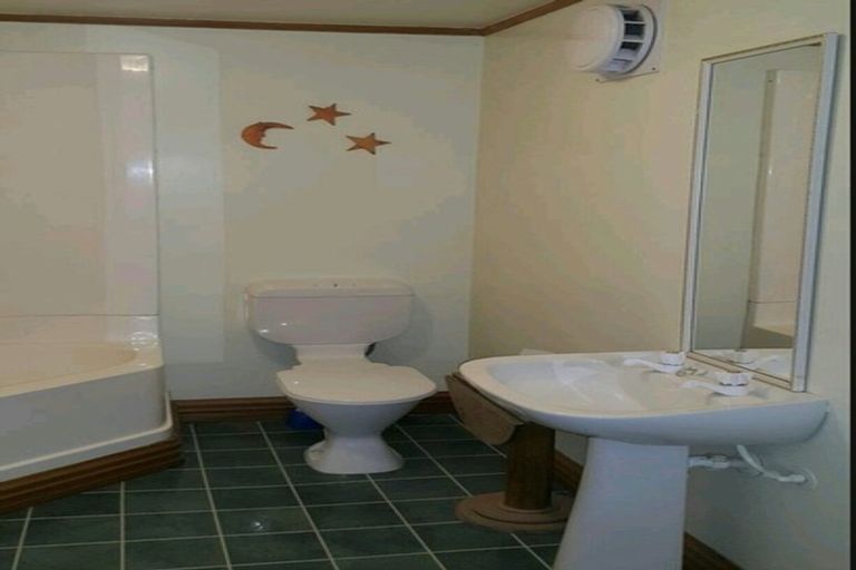 Photo of property in 37 Bedford Street, Northland, Wellington, 6012