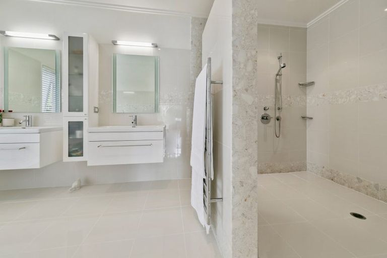Photo of property in 7 Burgundy Park Avenue, Henderson, Auckland, 0612