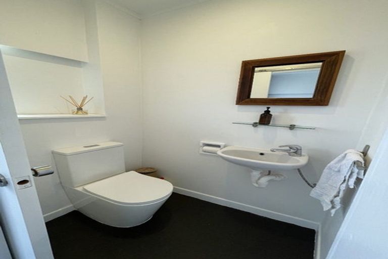 Photo of property in 37 Herekawe Drive, Spotswood, New Plymouth, 4310