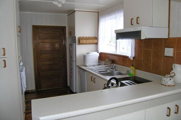 Photo of property in 27 Atiawa Crescent, Waiwhetu, Lower Hutt, 5010