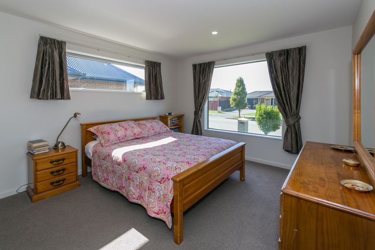 Photo of property in 7 Dunaverty Place, Broomfield, Christchurch, 8042