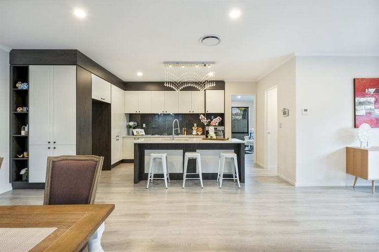 Photo of property in 11 Bunbeg Crescent, Flat Bush, Auckland, 2019