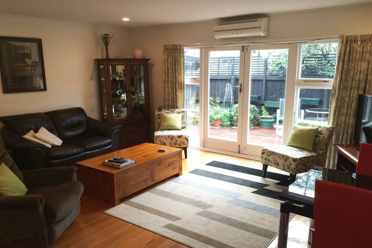 Photo of property in 2/84 Holly Road, St Albans, Christchurch, 8014