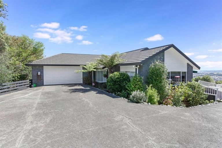 Photo of property in 327 Kaipara Road, Papakura, 2582
