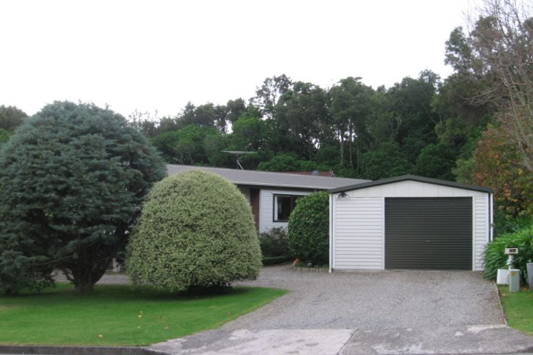 Photo of property in 15a Kakariki Grove, Waikanae, 5036