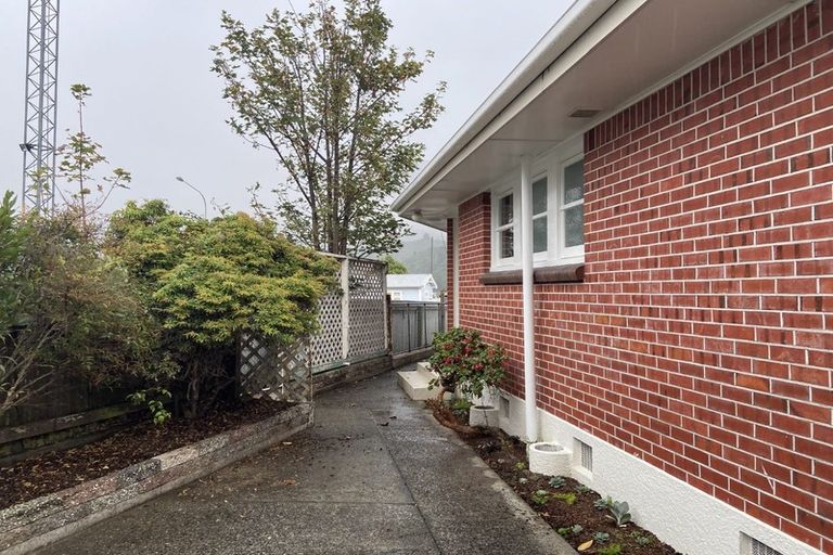 Photo of property in 72 Auckland Street, Picton, 7220