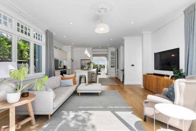 Photo of property in 21 Norwood Road, Bayswater, Auckland, 0622