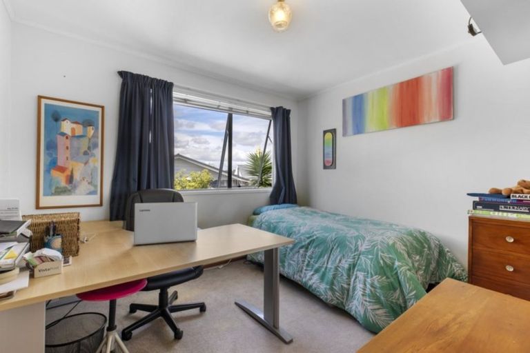 Photo of property in 18 George Herring Place, Glen Eden, Auckland, 0602