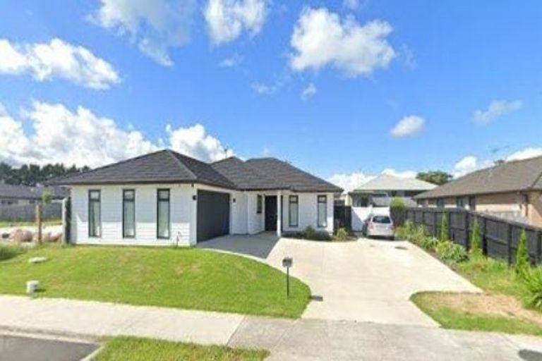 Photo of property in 8 Opouatu Avenue, Glenbrook, 2681