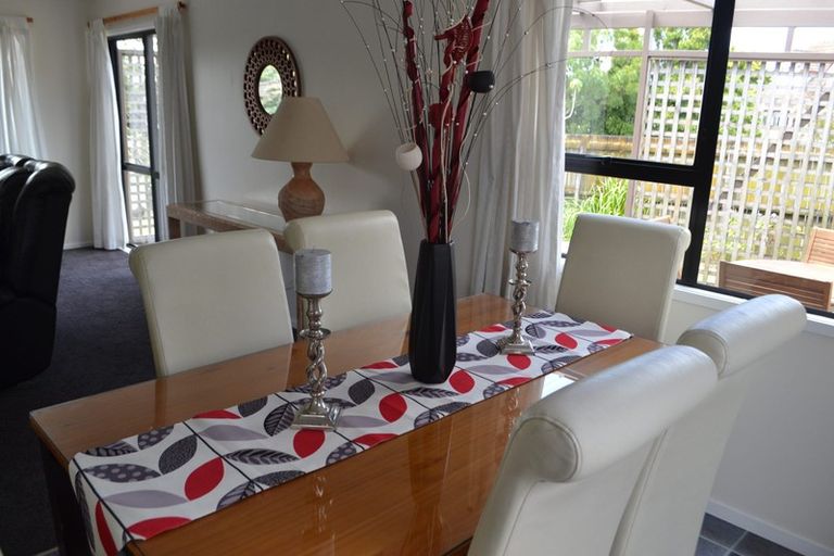 Photo of property in 52 Meadowood Drive, Unsworth Heights, Auckland, 0632