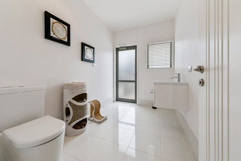 Photo of property in 7 Burgundy Park Avenue, Henderson, Auckland, 0612