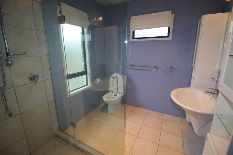 Photo of property in 28 Tamworth Crescent, Newlands, Wellington, 6037