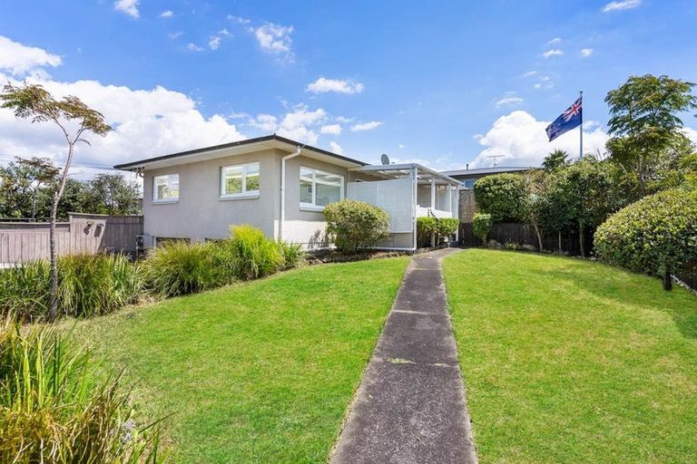 Photo of property in 1/318 Beach Road, Campbells Bay, Auckland, 0630