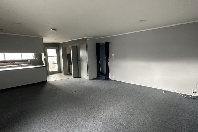 Photo of property in 4/13 Seabrook Avenue, New Lynn, Auckland, 0600