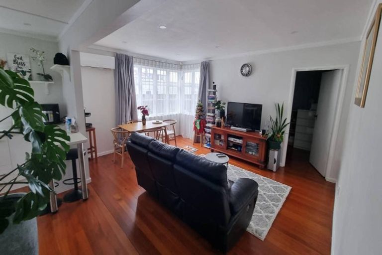 Photo of property in 2/11 Fruitvale Road, New Lynn, Auckland, 0600