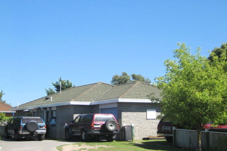 Photo of property in 1/64 Arcon Drive, Broomfield, Christchurch, 8042