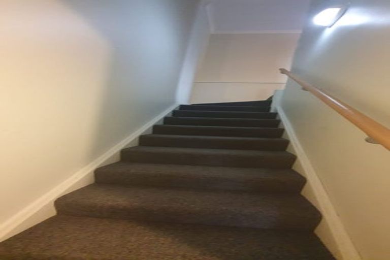 Photo of property in 31 Stewart Drive, Newlands, Wellington, 6037