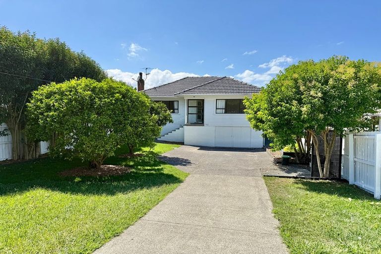 Photo of property in 32 Rosier Road, Glen Eden, Auckland, 0602