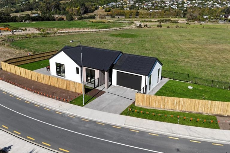 Photo of property in 100 Waipunahau Road, Waikanae, 5036