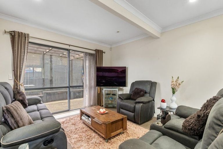 Photo of property in 96 Pitt Avenue, Clendon Park, Auckland, 2103