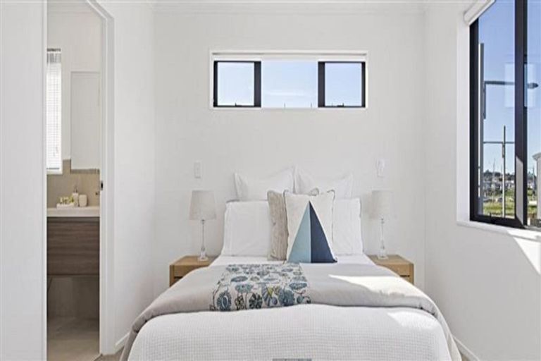 Photo of property in 1 Gallipoli Place, Flat Bush, Auckland, 2019