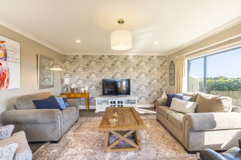 Photo of property in 32 Millennium Hill, Paraparaumu, 5032