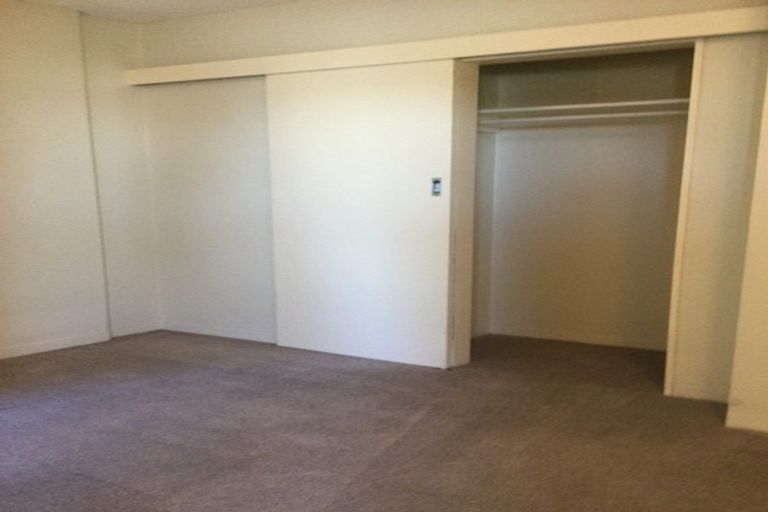 Photo of property in Jerningham Apartments, 20 Oriental Terrace, Oriental Bay, Wellington, 6011