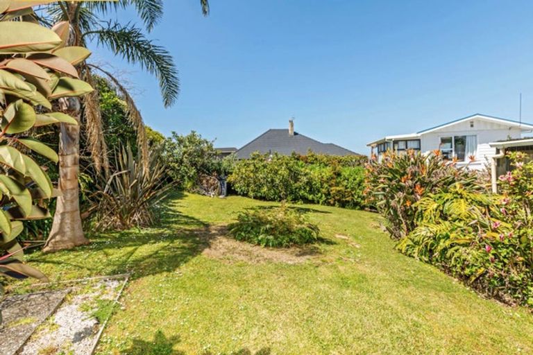 Photo of property in 35 Bayview Road, Browns Bay, Auckland, 0630