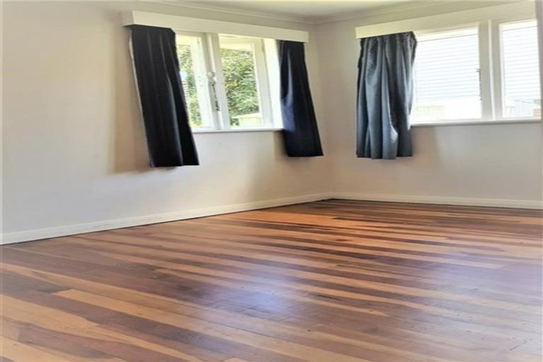Photo of property in 1/166 Lake Road, Northcote, Auckland, 0627
