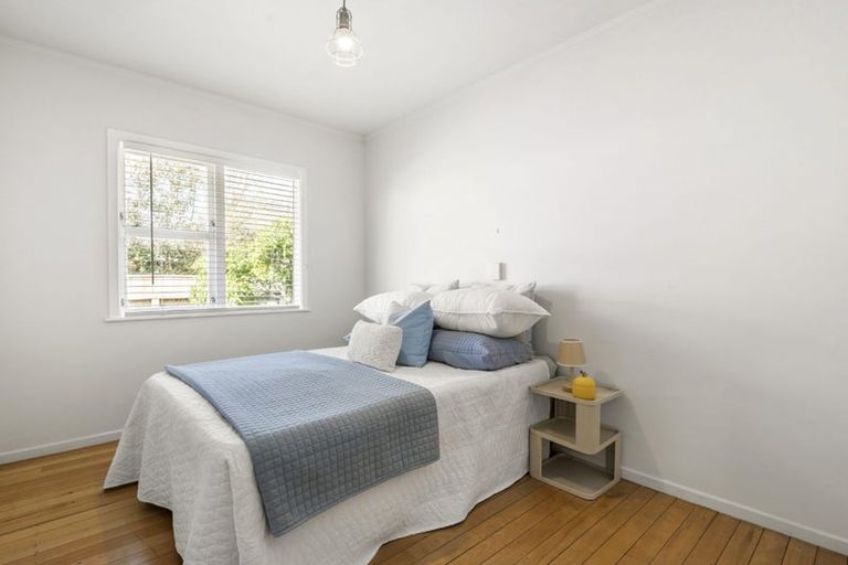 Photo of property in 2/134 Onewa Road, Northcote, Auckland, 0627