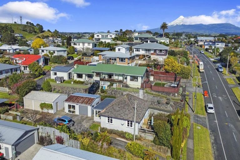 Photo of property in 95 Pioneer Road, Moturoa, New Plymouth, 4310